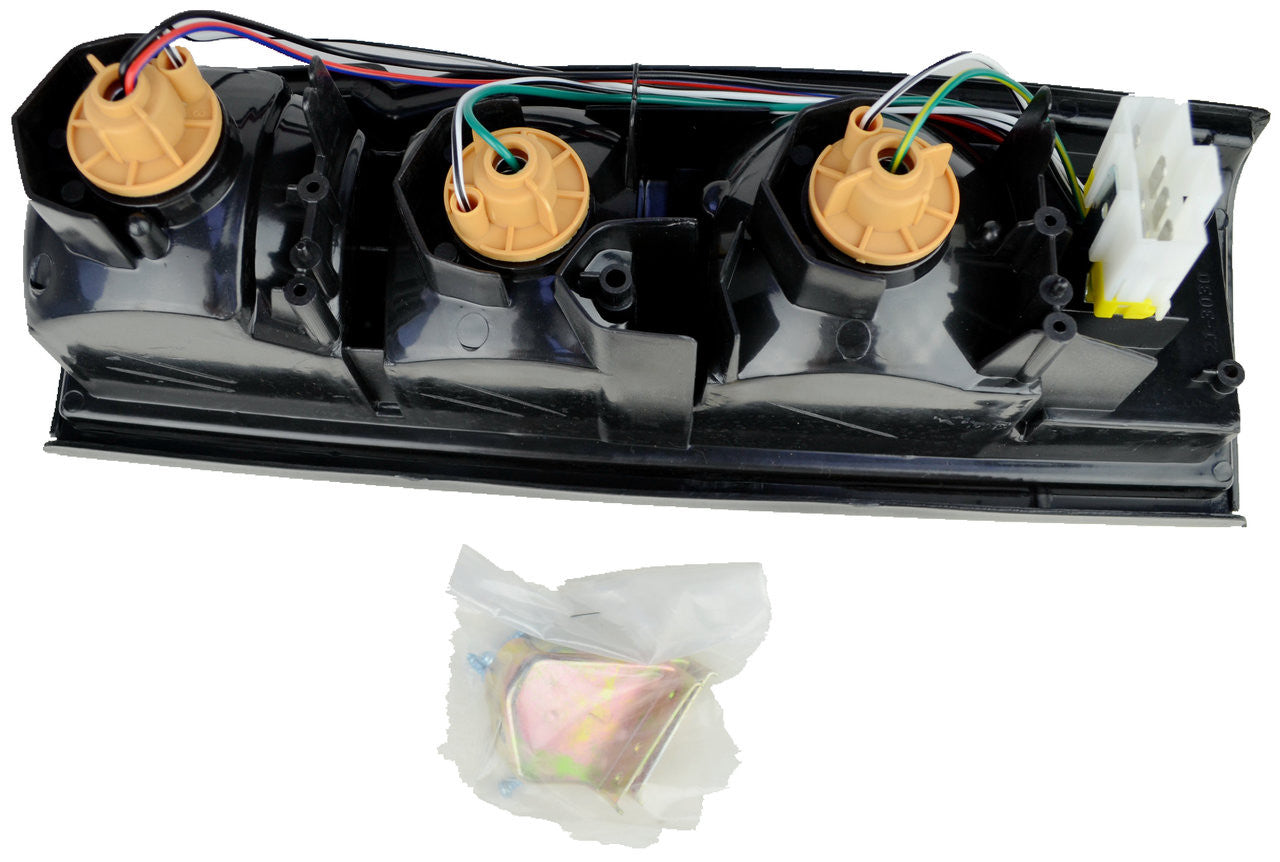 LEAP® Tail Light for Nissan Navara 03/92-01/05 New Left D21 & D22 Rear Lamp 99 00 02 04