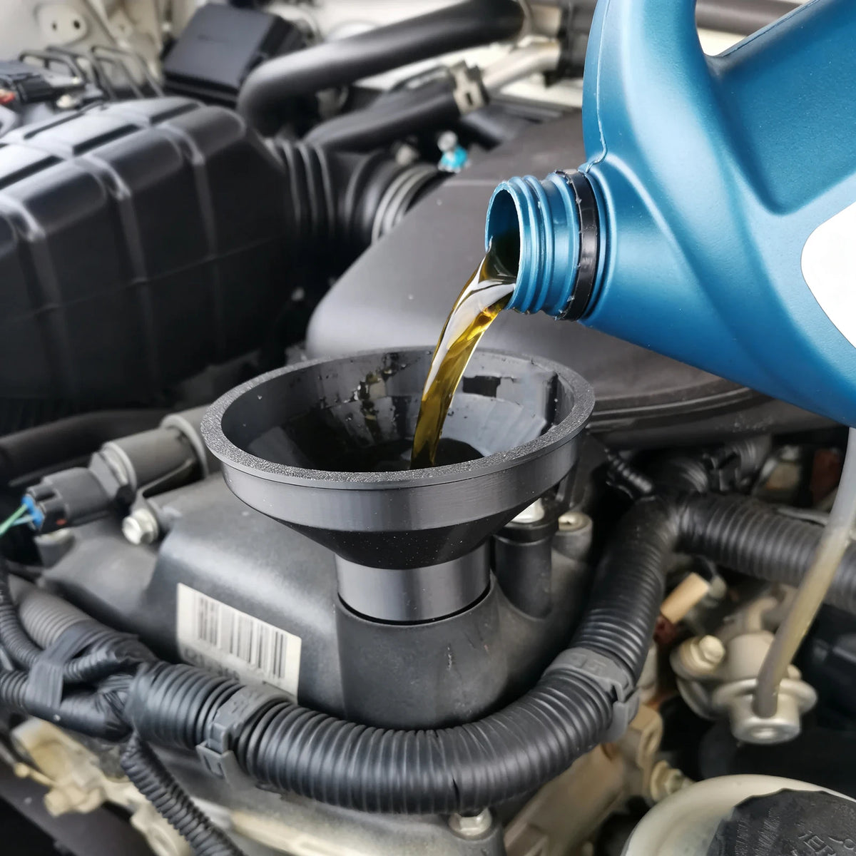 LEAP Screw-In Engine Oil Funnel for Toyota Camry Corolla - product view 1