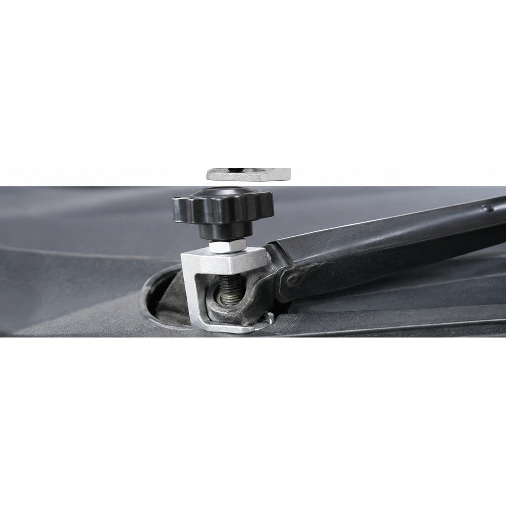 Compact puller positioned beneath a windscreen wiper arm hub